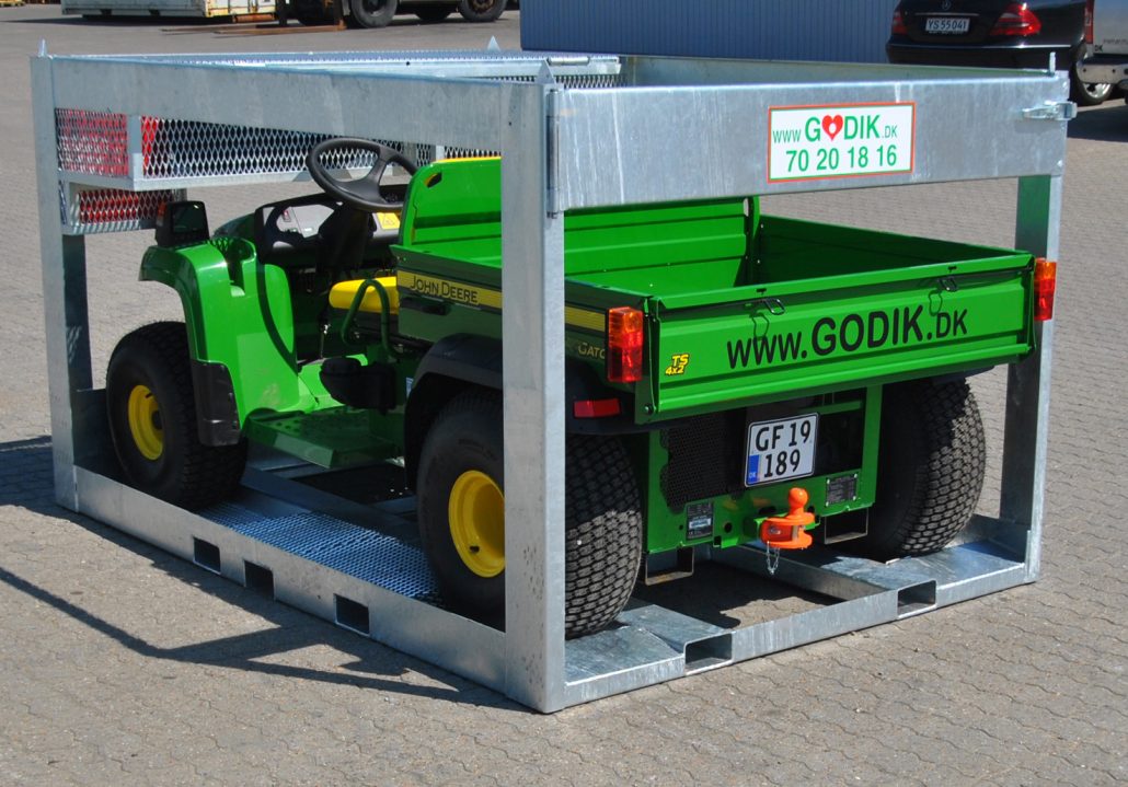 John Deere Gator with hitch Can be rented per day Godik.dk